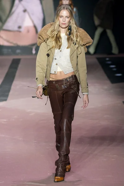 Look 3